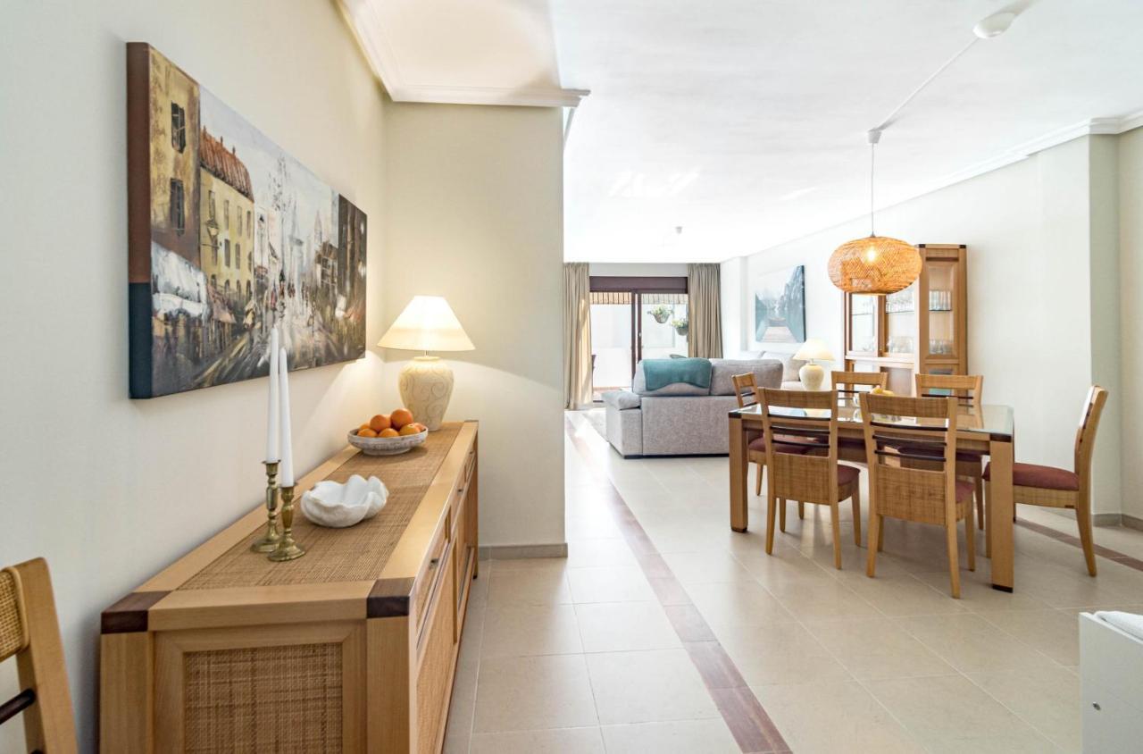 Amazing 2-bedroom Retreat In Nueva Andalucia, Steps From Centro Plaza *
