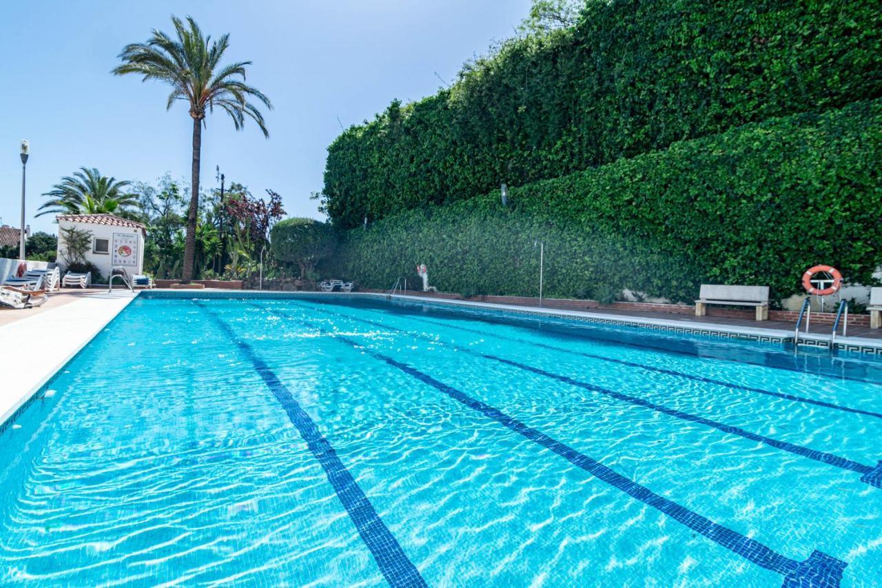 Amazing 2-bedroom Retreat In Nueva Andalucia, Steps From Centro Plaza *