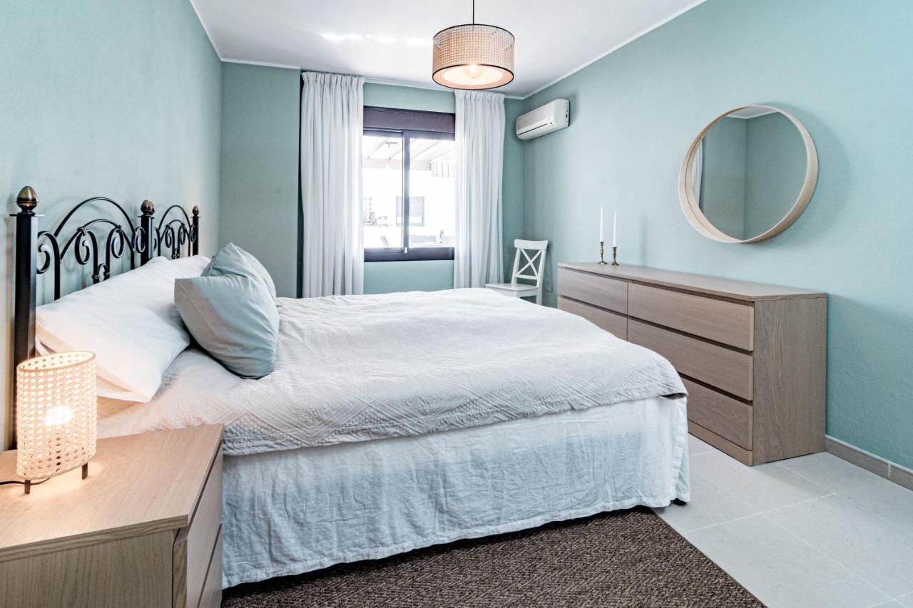Amazing 2-bedroom Retreat In Nueva Andalucia, Steps From Centro Plaza Appartement *