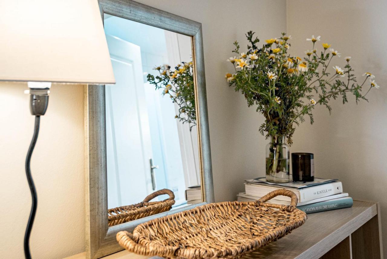 Amazing 2-bedroom Retreat In Nueva Andalucia, Steps From Centro Plaza Appartement *